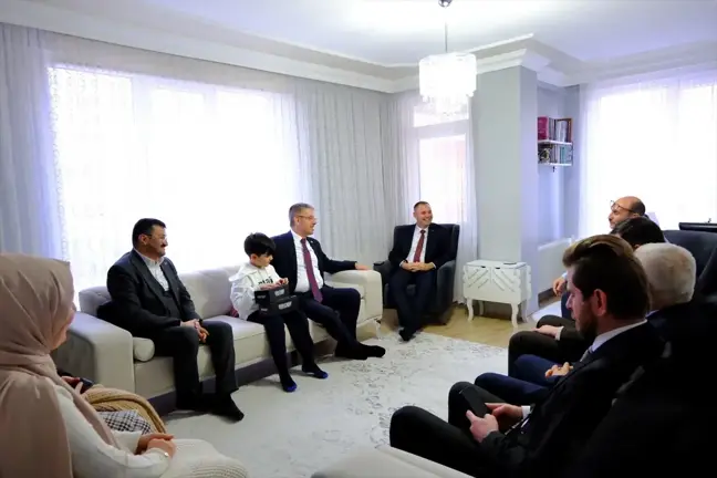 Cumhur İttifakı Kırklareli Belediye Başkan Adayı Derya Bulut, Şehit Gökhan Esen'in Ailesini Ziyaret Etti