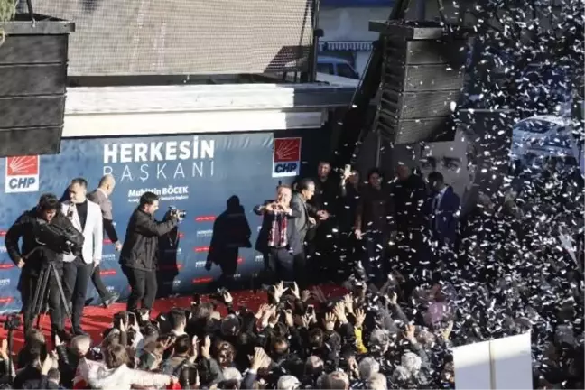 Muhittin Böcek, Antalya'ya dönüşünde partililer tarafından karşılandı