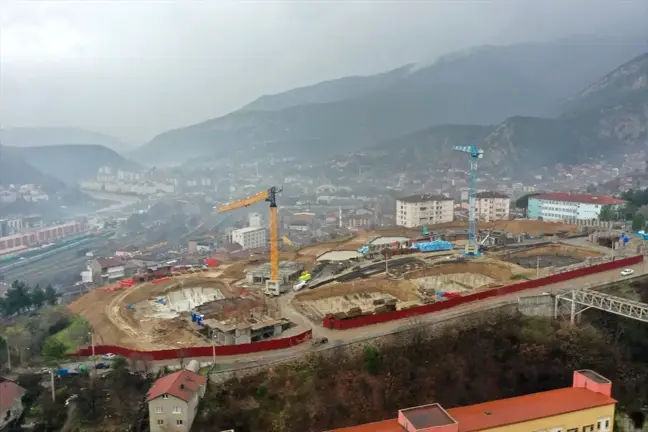 AK Parti Karabük Milletvekilleri ve İl Başkanı, 'İlk Evim, İlk İş Yerim' Proje Alanını Gezdi