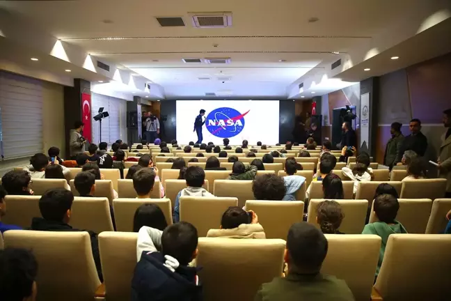 Diyarbakır'da Öğrenciler Türkiye'nin İlk Astronotuyla Görüştü