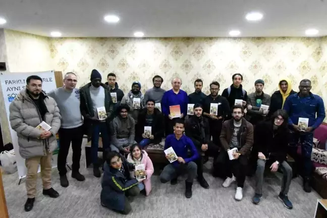 ERVAK Başkanı Erdal Güzel, Erzurum'da uluslararası öğrencilerle söyleşi yaptı