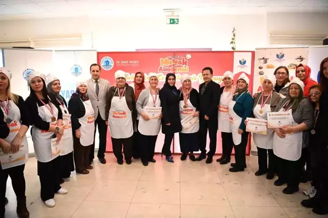 Tuzla Belediyesi Yaşlılar Merkezi'nde Geleneksel Lezzetler Yarışması Düzenlendi