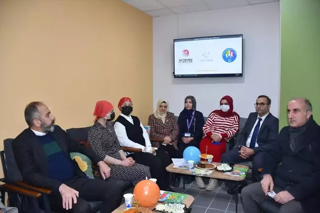 Van YYÜ'de lösemili çocuklar için kafe açıldı