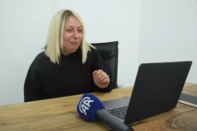 Depremde enkaz altında kalan kadın itfaiye ekibiyle görüntülü görüştü