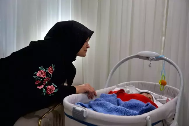 Kahramanmaraş Depremi Sonrası Enkaz Altından Çıkarılan Anne, Doğan Bebeğiyle Travmayı Atlatmaya Çalışıyor
