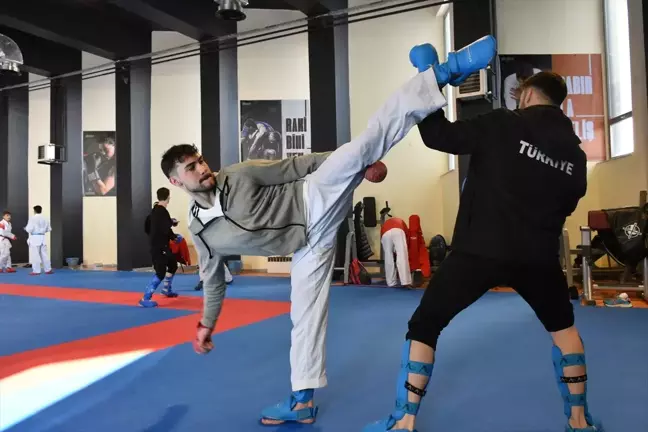 Sakarya'da Karate Şampiyonu Yusuf Eren Temizel, Avrupa Şampiyonluğu İçin Ter Döküyor