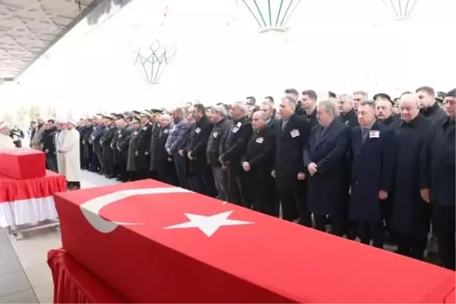 Nurdağı'ndaki Helikopter Kazasında Şehit Olan Pilotlar Ankara'da Toprağa Verildi