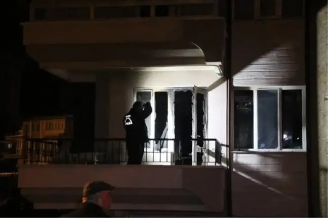 Afyonkarahisar'da Apartman Yangını: 10 Kişi Hastaneye Kaldırıldı
