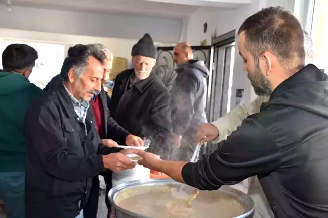 Sakaryalı vatandaş depremde hayatını kaybedenler için Kuran-ı Kerim okuttu