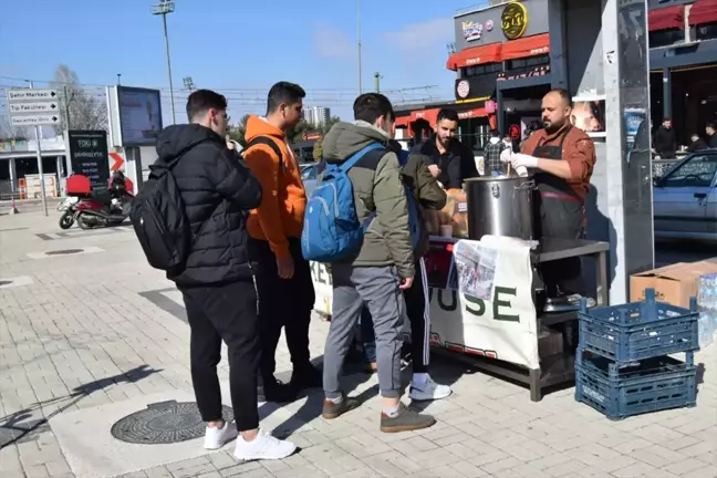 Gaziantep'te deprem anısına ücretsiz çorba ikramı