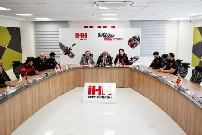 İHH bünyesindeki arama kurtarma köpekleri gösteri yaptı