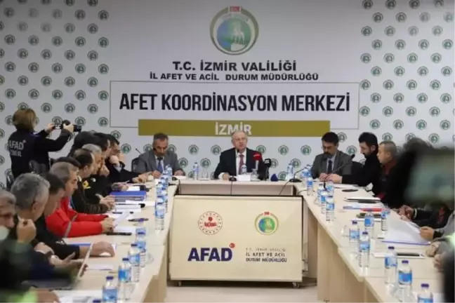 İzmir'de Kahramanmaraş depremi için anma programı düzenlendi