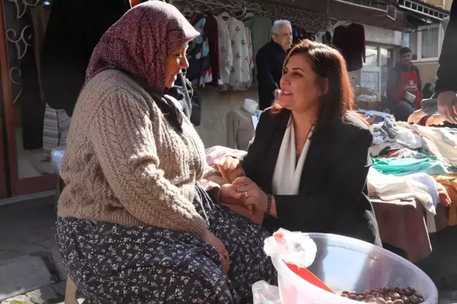 Aydın Büyükşehir Belediye Başkanı Özlem Çerçioğlu Pazar Yerinde Vatandaşlarla Buluştu