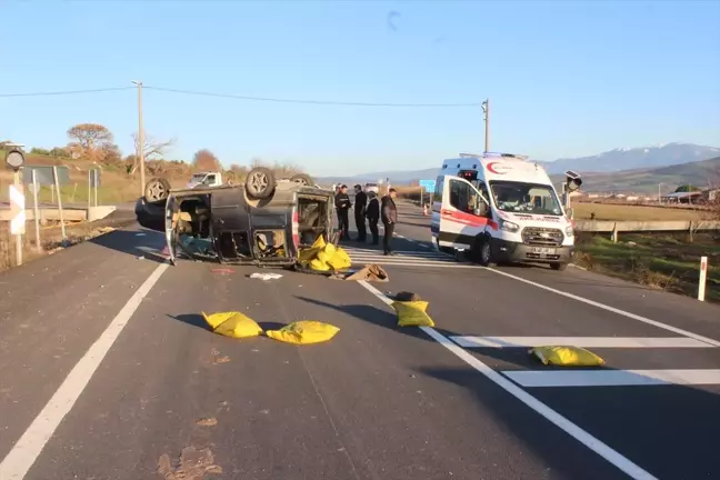 Çanakkale'de Ticari Araçlar Çarpıştı: Sürücüler Yaralandı