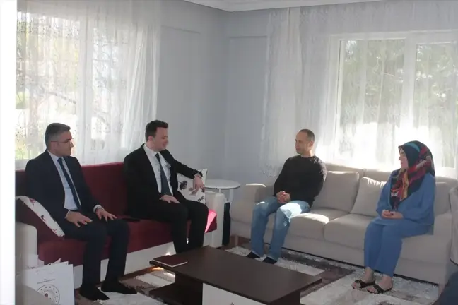 Gerze Kaymakamı Depremzedeleri Ziyaret Etti