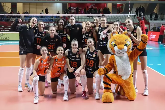 Eczacıbaşı Dynavit, SC Prometey'i mağlup ederek yarı finale yükseldi