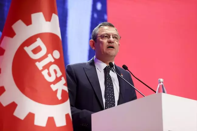 CHP Genel Başkanı Özgür Özel, DİSK'in Ücret Mücadelesini Destekledi