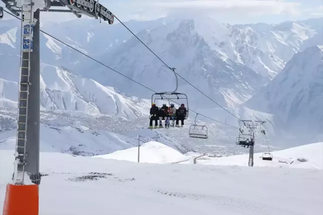 Hakkari'deki Alp Disiplini Yarışları Sporcuları Ağırladı