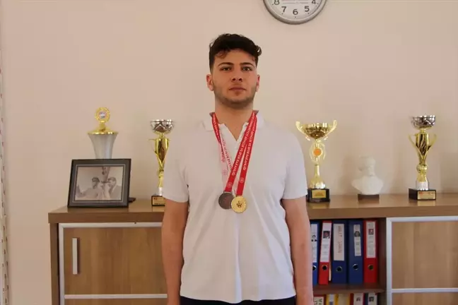 Bandırma Şehit Mehmet Günenç Anadolu Lisesi Öğrencisi Can Kuşçu Grekoromen Stilde İl Birincisi