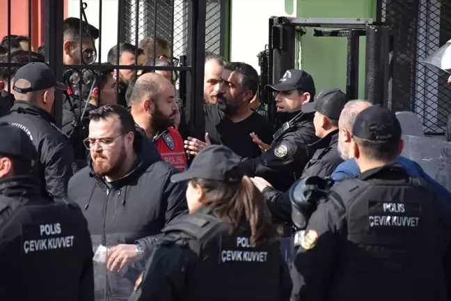 Turgutluspor-Karşıyaka Maçında Olaylar: 4 Kişi Yakalandı