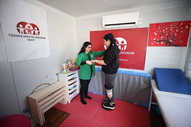 Türkiye Spastik Çocuklar Vakfı, Hatay'da depremzedelere fizik tedavi ve eğitim desteği sunuyor