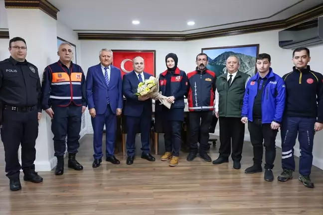 Artvin Valisi 112 Acil Çağrı Merkezi personeliyle bir araya geldi