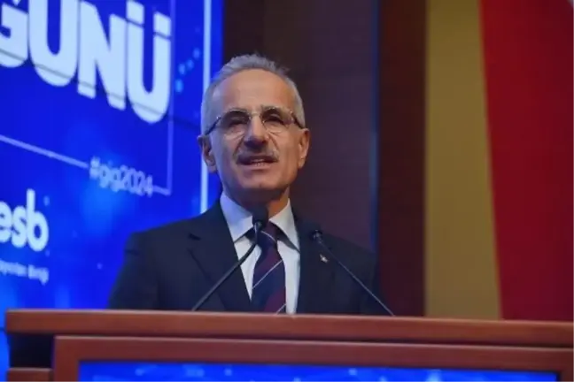 Ulaştırma Bakanı Uraloğlu: Sosyal medya kullanım süresi Türkiye'de 3 saati buluyor
