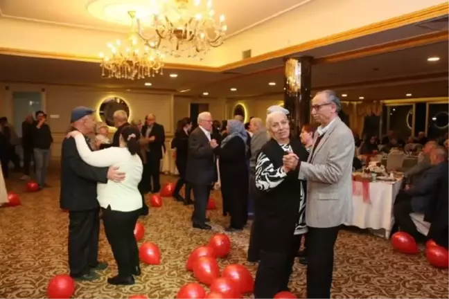 Küçükçekmece Belediyesi, 65 yaş üstü evli çiftleri Sevgililer Günü'nde buluşturdu