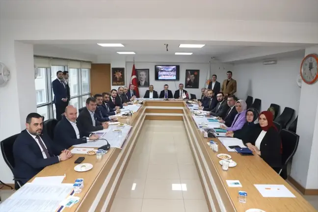 AK Parti Genel Başkan Yardımcısı Erkan Kandemir Afyonkarahisar'da parti teşkilatıyla toplantı düzenledi