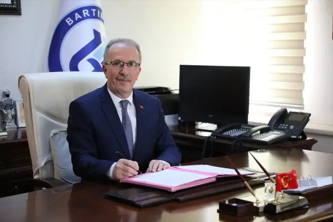 BARÜ Rektörü, Avrupa Güreş Şampiyonası'nda altın madalya kazanan mezunu kutladı
