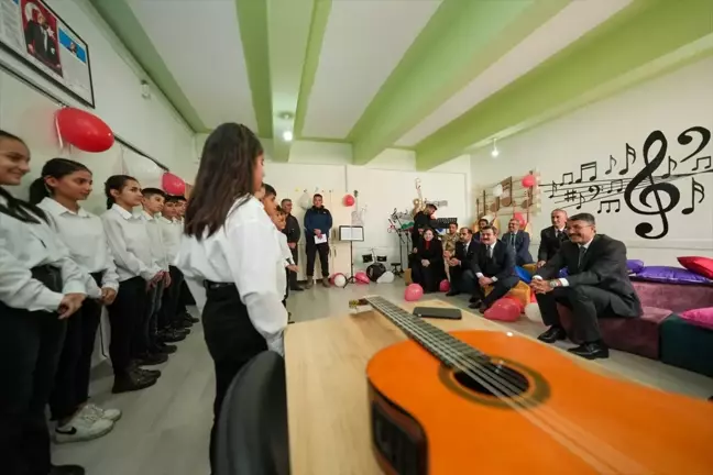 Hakkari'de 9 okula müzik, yazılım ve tasarım atölyeleri kuruldu