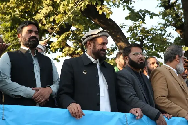 Pakistan'da seçim sonuçlarına itirazlar protestolarla devam ediyor