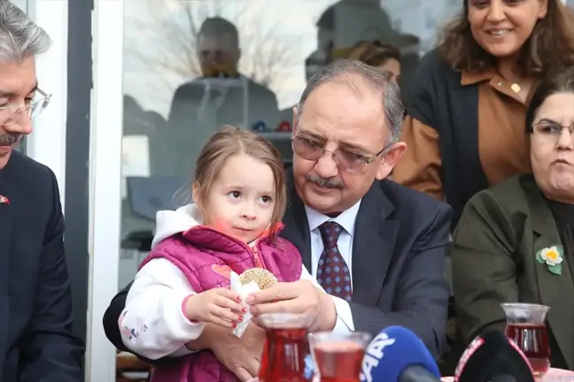 Özhaseki, depremden etkilenen esnaf ve vatandaşlarla buluştu