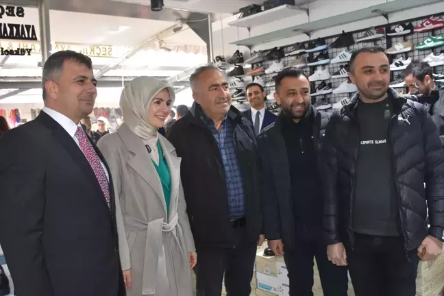 Aile ve Sosyal Hizmetler Bakanı Emirdağ'da Esnafı Ziyaret Etti