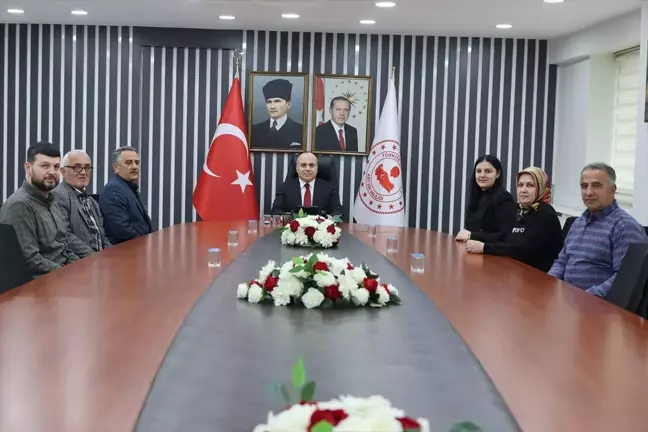 Artvin Valisi Cengiz Ünsal, Şehit ve Gazi Aileleri Derneği Yönetim Kurulu Üyeleri İle Görüştü