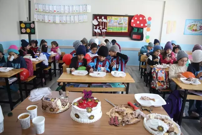 Kocaeli'deki Öğrenci Van'daki Çocuklara Bere Gönderdi