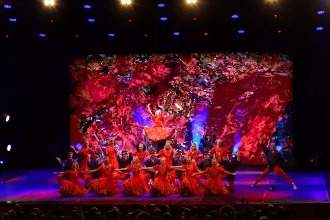 Todes Dans İmparatorluğu Bursalı Sanatseverlerin Beğenisini Kazandı