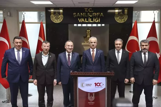 Ulaştırma Bakanı Uraloğlu, Şanlıurfa-Ovaköy arasına 320 kilometrelik yeni otoyol inşa edecek