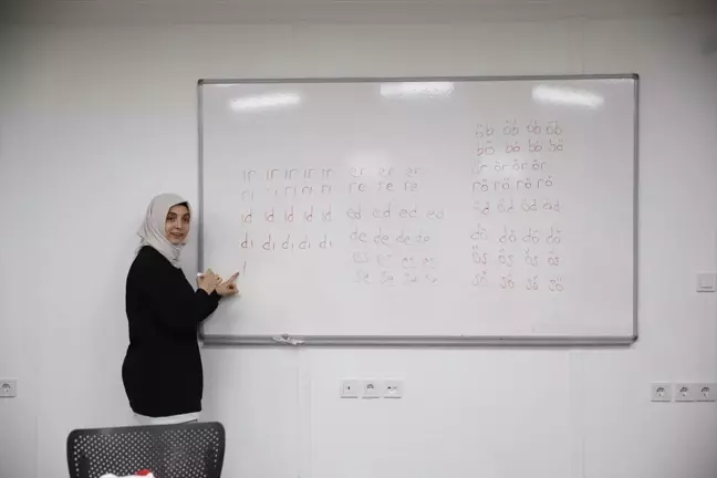 İskenderun'da konteyner kentte okuma yazma kursu açıldı
