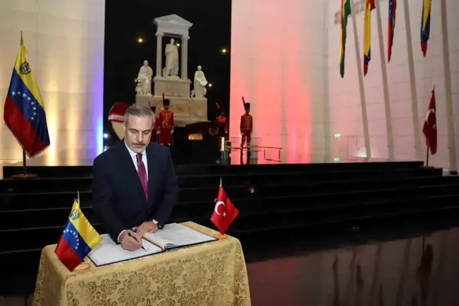 Dışişleri Bakanı Hakan Fidan, Simon Bolivar'ın anıt mezarını ziyaret etti