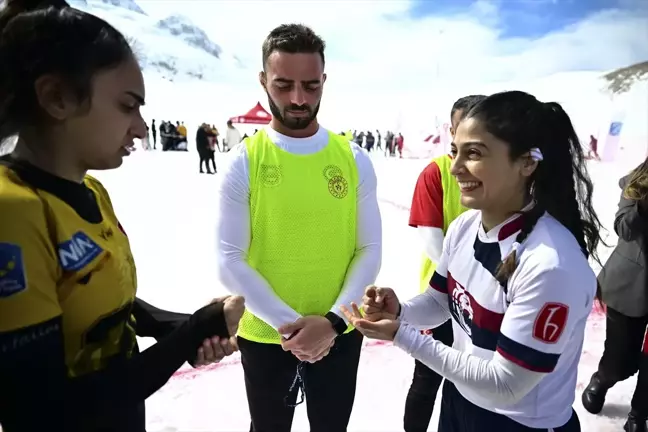 Isparta'da düzenlenen Kar Ragbi Şampiyonası sona erdi