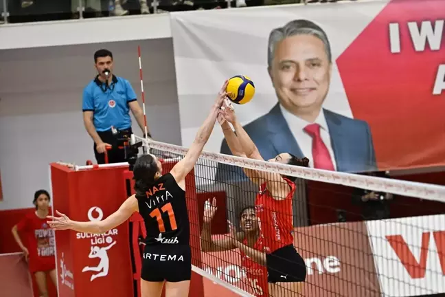 Eczacıbaşı Dynavit, Muratpaşa Belediyesi Sigorta Shop'u 3-0 Yendi