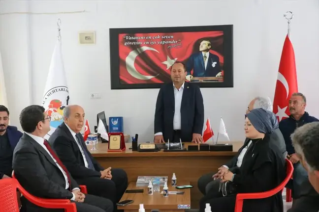 Cumhur İttifakı'nın Muğla Büyükşehir Belediye Başkan adayı Aydın Ayaydın, muhtarlarla bir araya geldi