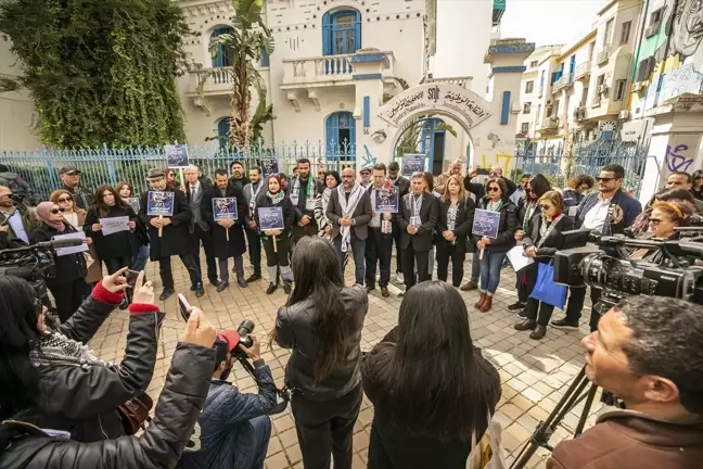 Tunus'ta Gazeteciler İsrail'e Tepki Gösterisi Düzenledi
