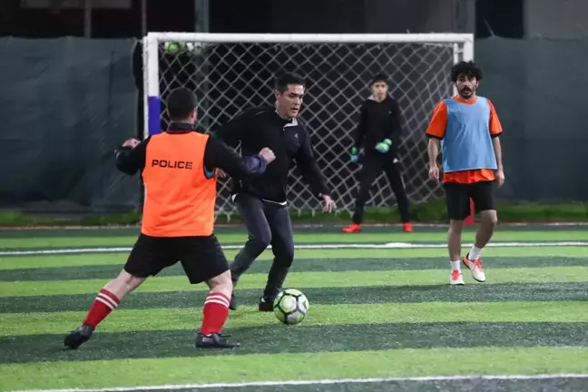 İYİ Parti İstanbul Büyükşehir Belediye Başkan Adayı Buğra Kavuncu Gençlerle Futbol Oynadı