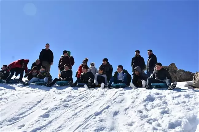 Batman Sason ilçesinde çocuklar için kar şenliği düzenlendi