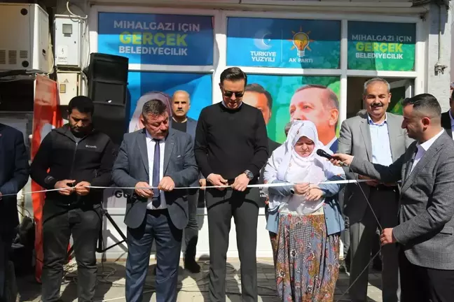 Nebi Hatipoğlu Mihalgazi'de Seçim İrtibat Bürosu'nun Açılışında Vatandaşlarla Buluştu