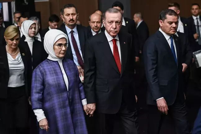 Emine Erdoğan, ADF'de lider eşleriyle bir araya geldi