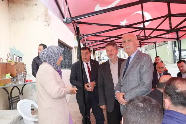 AK Parti Genel Başkan Yardımcısı Yusuf Ziya Yılmaz, Samsun'un Havza ilçesinde partisinin Seçim Koordinasyon Merkezini ziyaret etti
