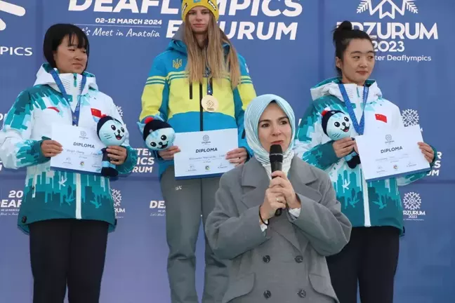 Aile ve Sosyal Hizmetler Bakanı Mahinur Özdemir Göktaş, İşitme Engelliler Kış Olimpiyatları madalya törenine katıldı